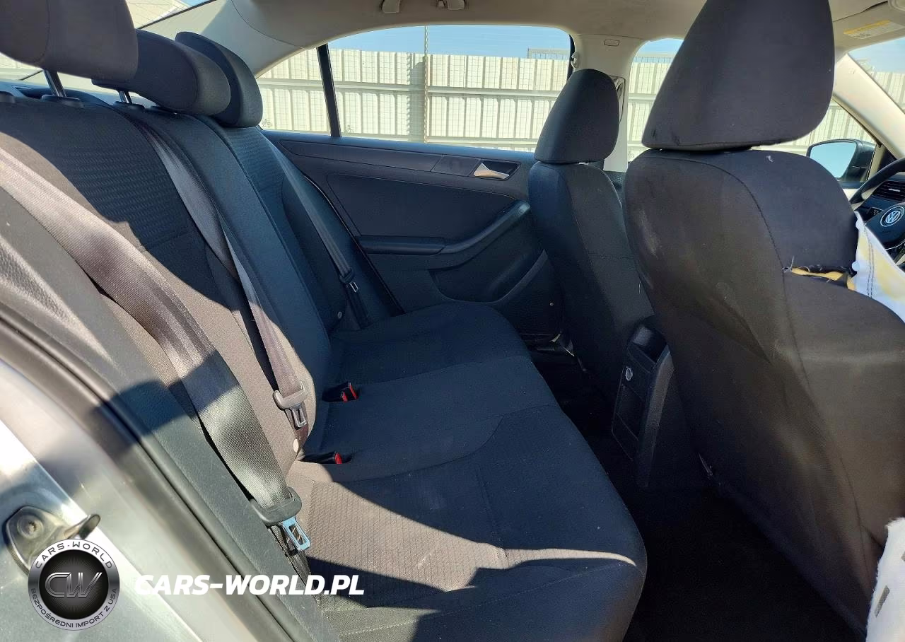 2015 Volkswagen Jetta Base VIN:3VW2K7AJXFM334414 - 10
