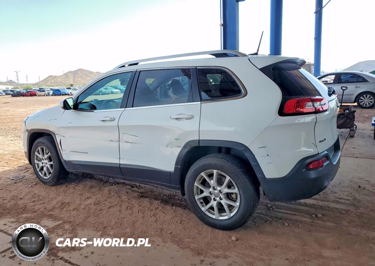 2017 Jeep Cherokee Latitude VIN:1C4PJMCB2HW615044 - 2