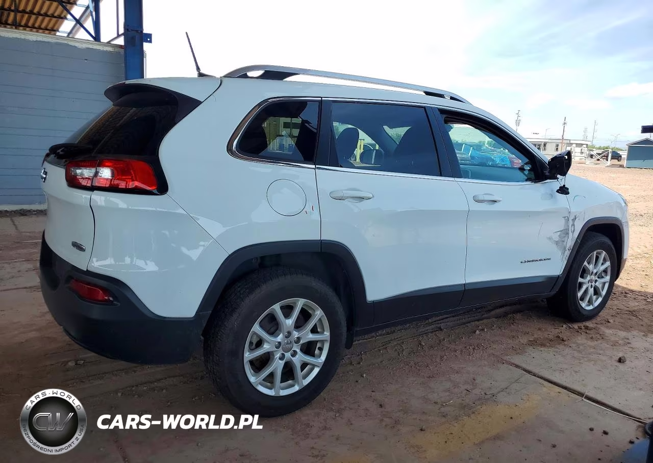 2017 Jeep Cherokee Latitude VIN:1C4PJMCB2HW615044 - 3