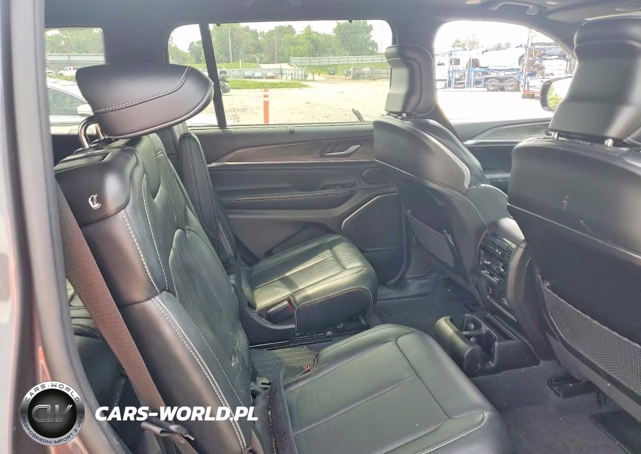 2023 Jeep Grand Cherokee L Overland VIN:1C4RJKDGXP8102845 - 10
