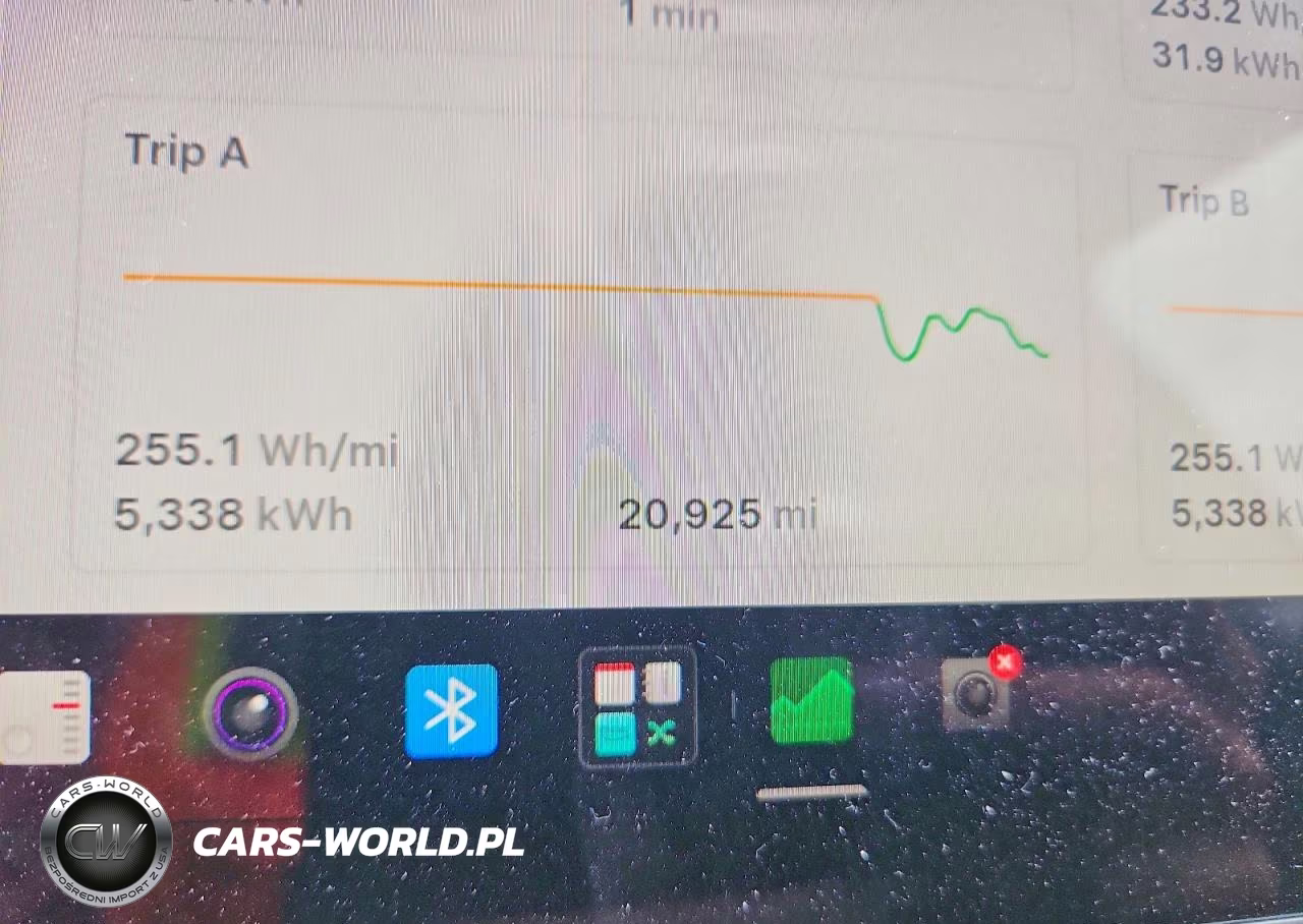 2023 Tesla Model Y VIN:7SAYGDEE2PF892258 - 9