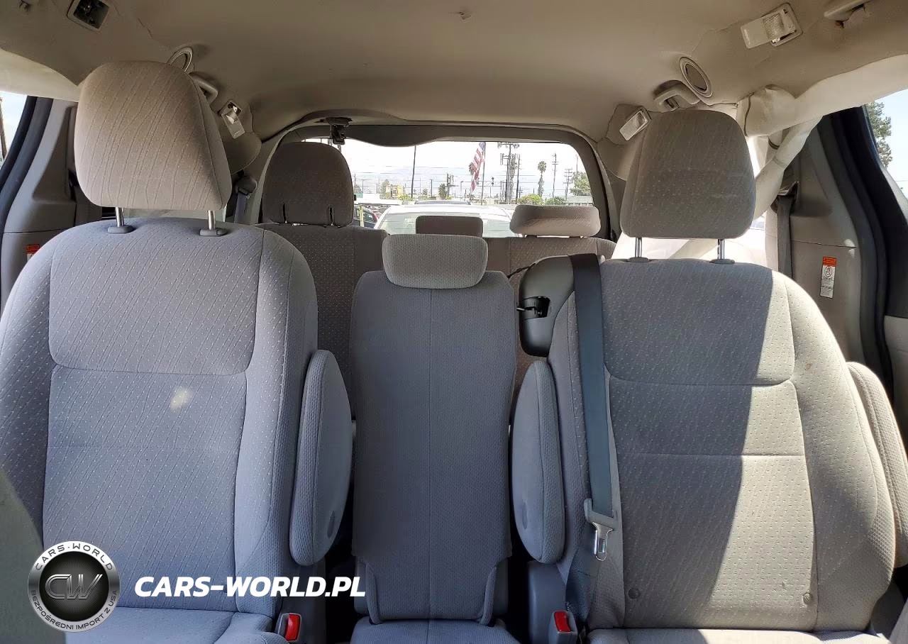 2018 Toyota Sienna Le VIN:5TDKZ3DC2JS946510 - 10