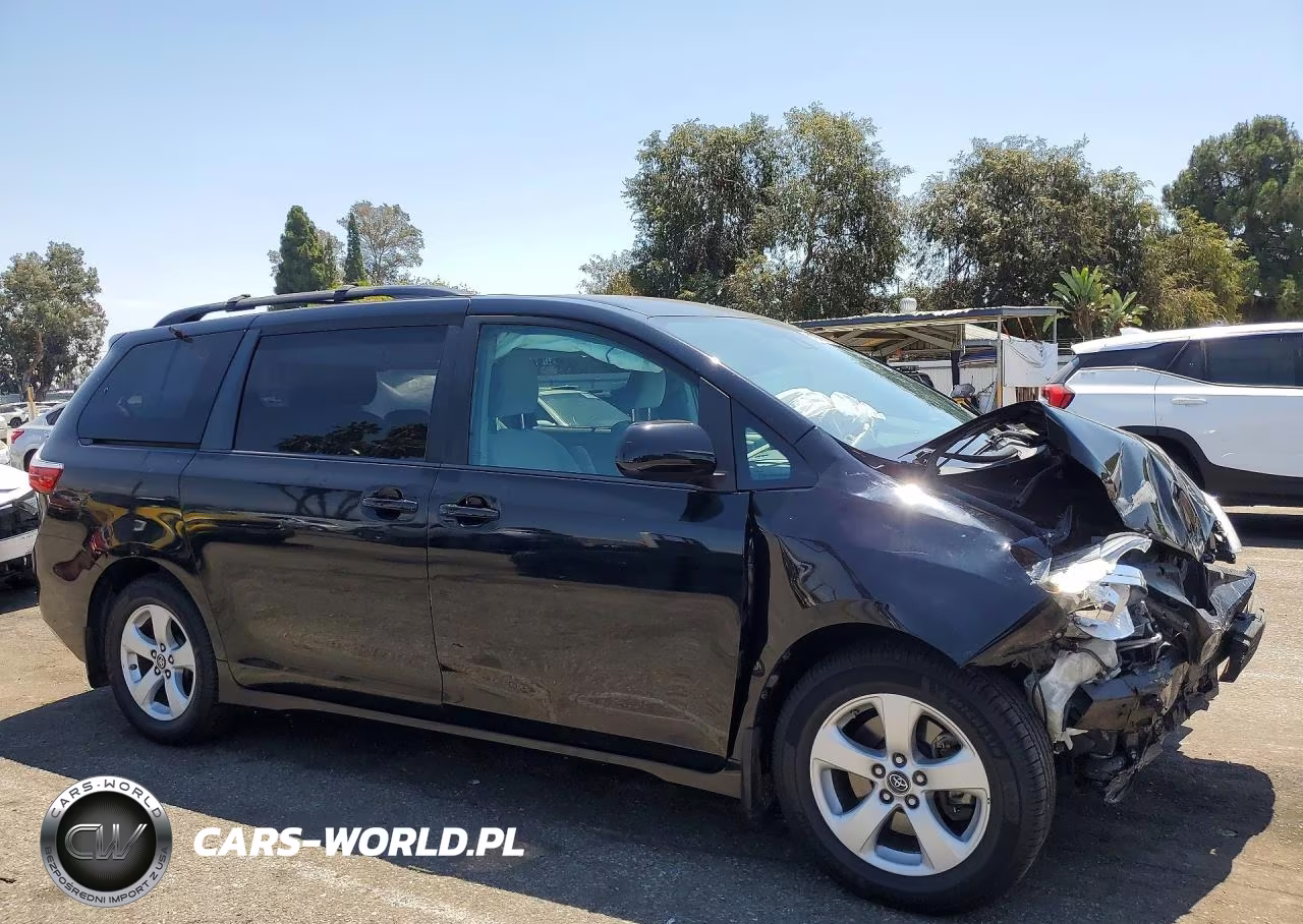 2018 Toyota Sienna Le VIN:5TDKZ3DC2JS946510 - 4