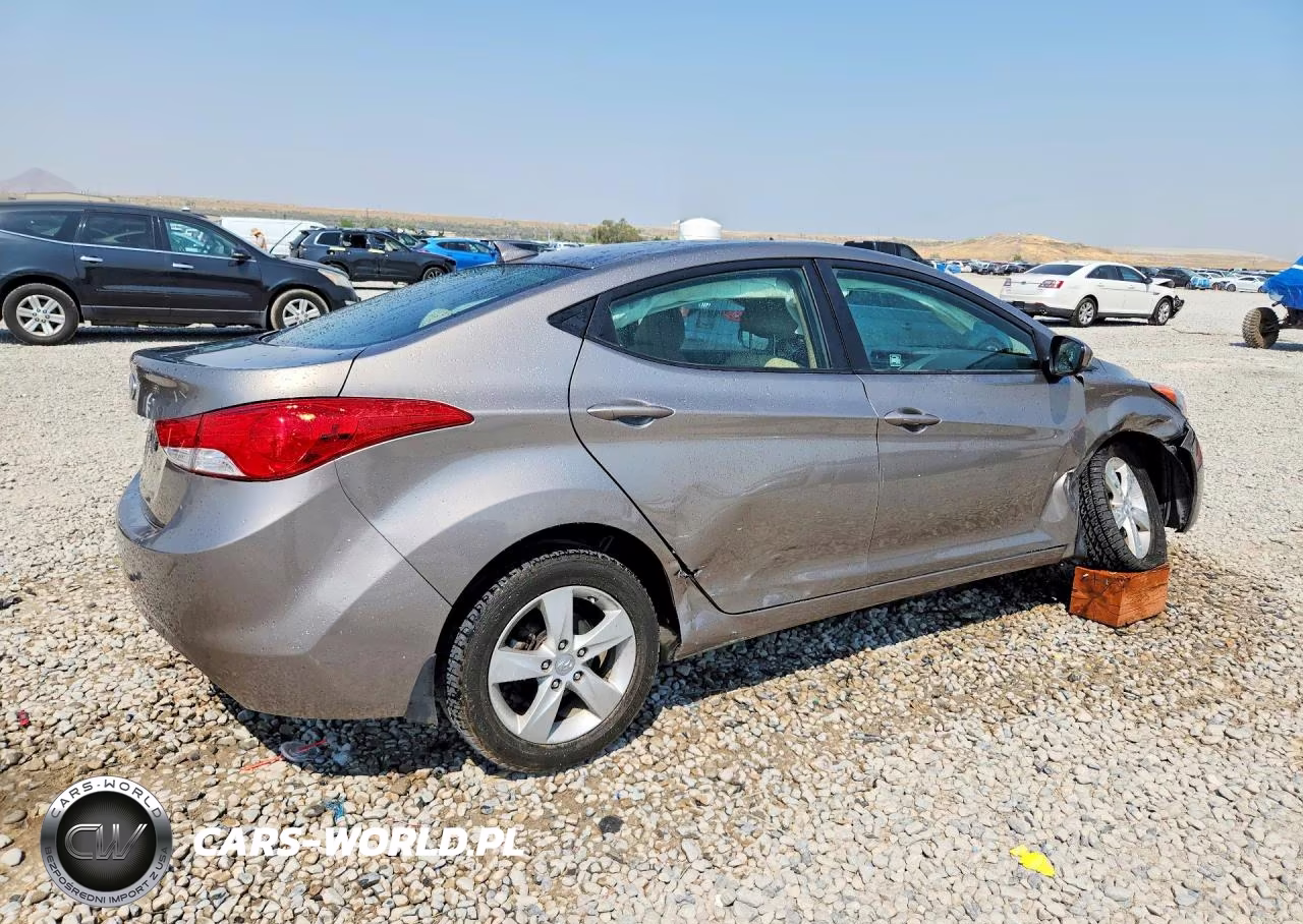 2013 Hyundai Elantra Gls VIN:5NPDH4AE0DH249936 - 3