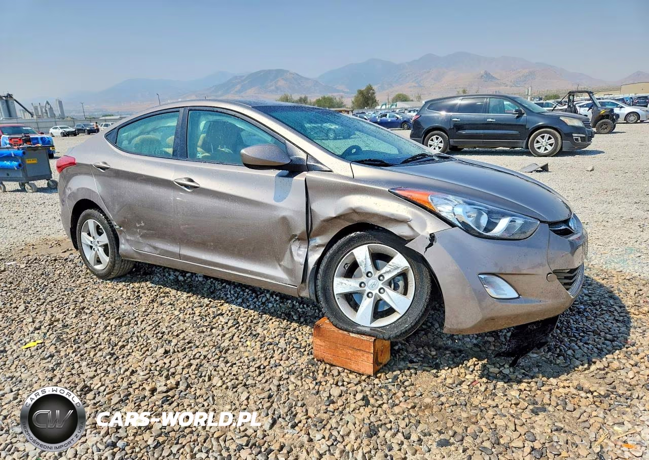 2013 Hyundai Elantra Gls VIN:5NPDH4AE0DH249936 - 4