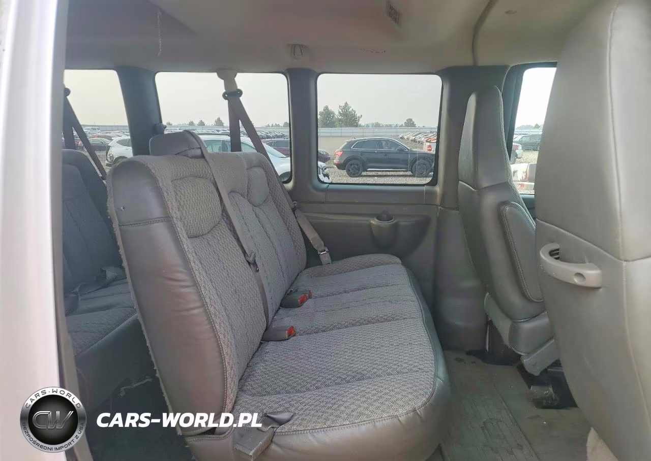 2007 Chevrolet Express G3500 VIN:1GAHG39UX71194880 - 11