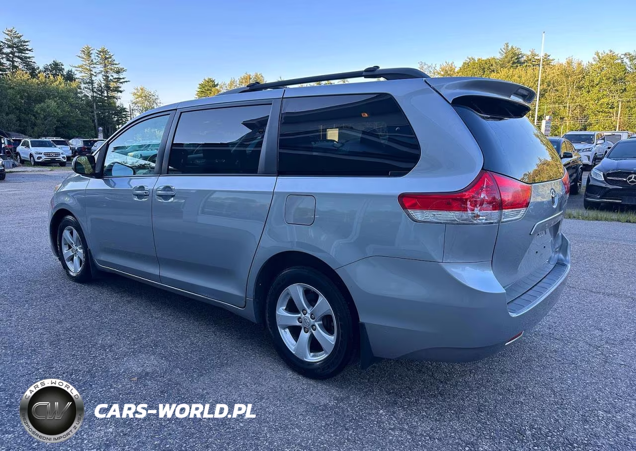 2014 Toyota Sienna Le VIN:5TDKK3DCXES478665 - 3