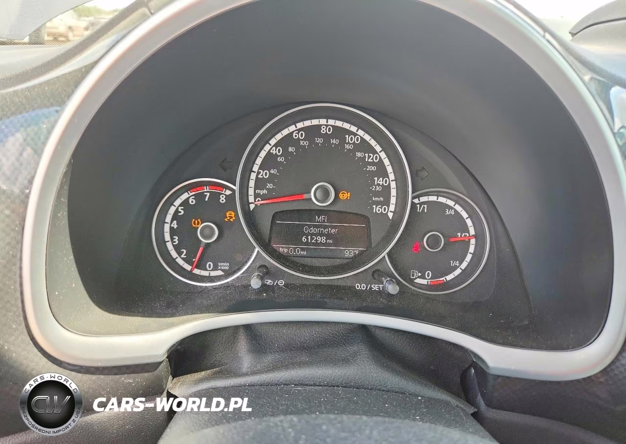 2015 Volkswagen Beetle R-Line VIN:3VW7T7AT6FM803745 - 9