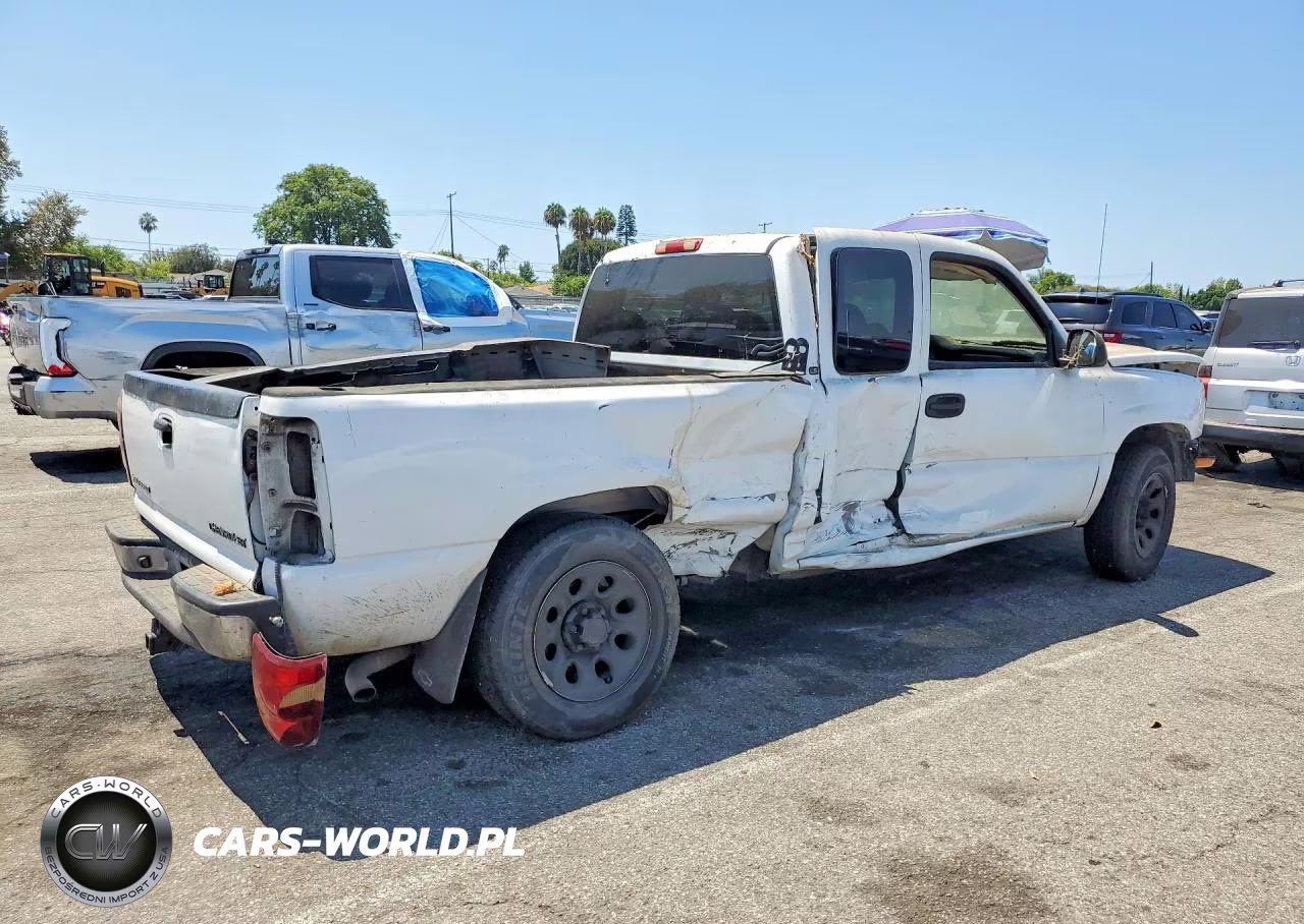 2005 Chevrolet Silverado C1500 VIN:2GCEC19V151350962 - 3