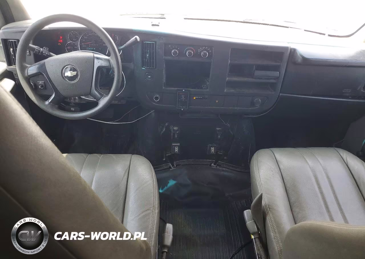 2010 Chevrolet Express G1500 VIN:1GCUGADX1A1102462 - 8