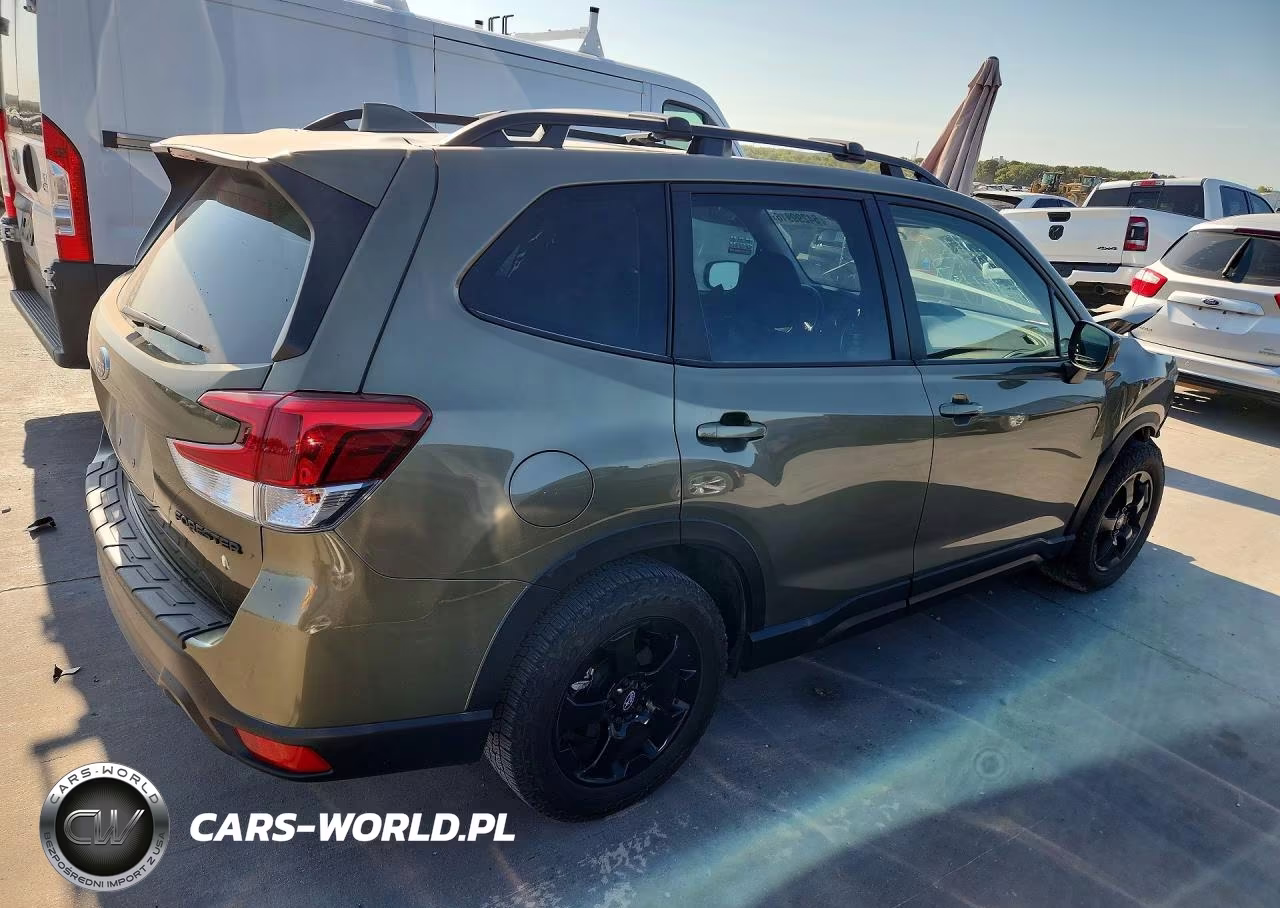 2023 Subaru Forester Premium VIN:JF2SKADC5PH463763 - 3