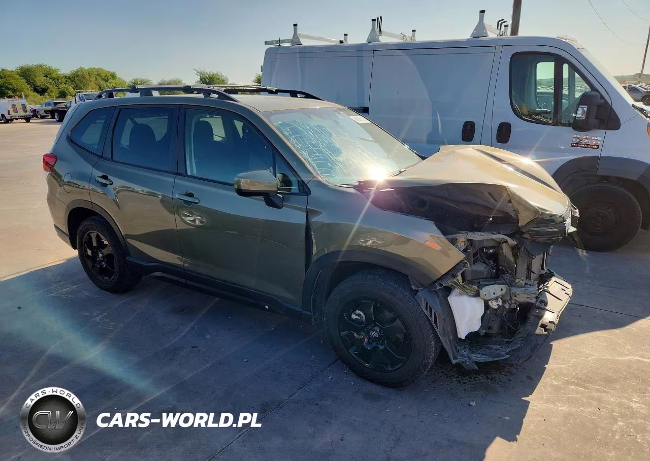2023 Subaru Forester Premium VIN:JF2SKADC5PH463763 - 4