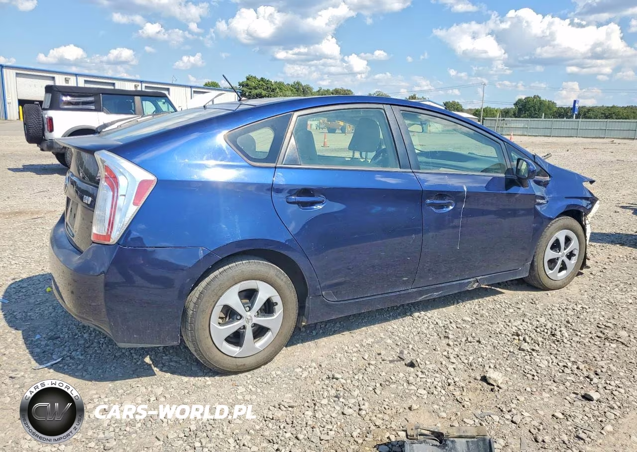2015 Toyota Prius Two VIN:JTDKN3DU9F0422771 - 3