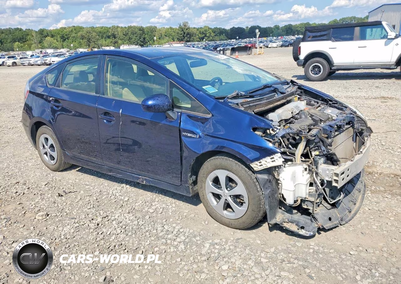 2015 Toyota Prius Two VIN:JTDKN3DU9F0422771 - 4