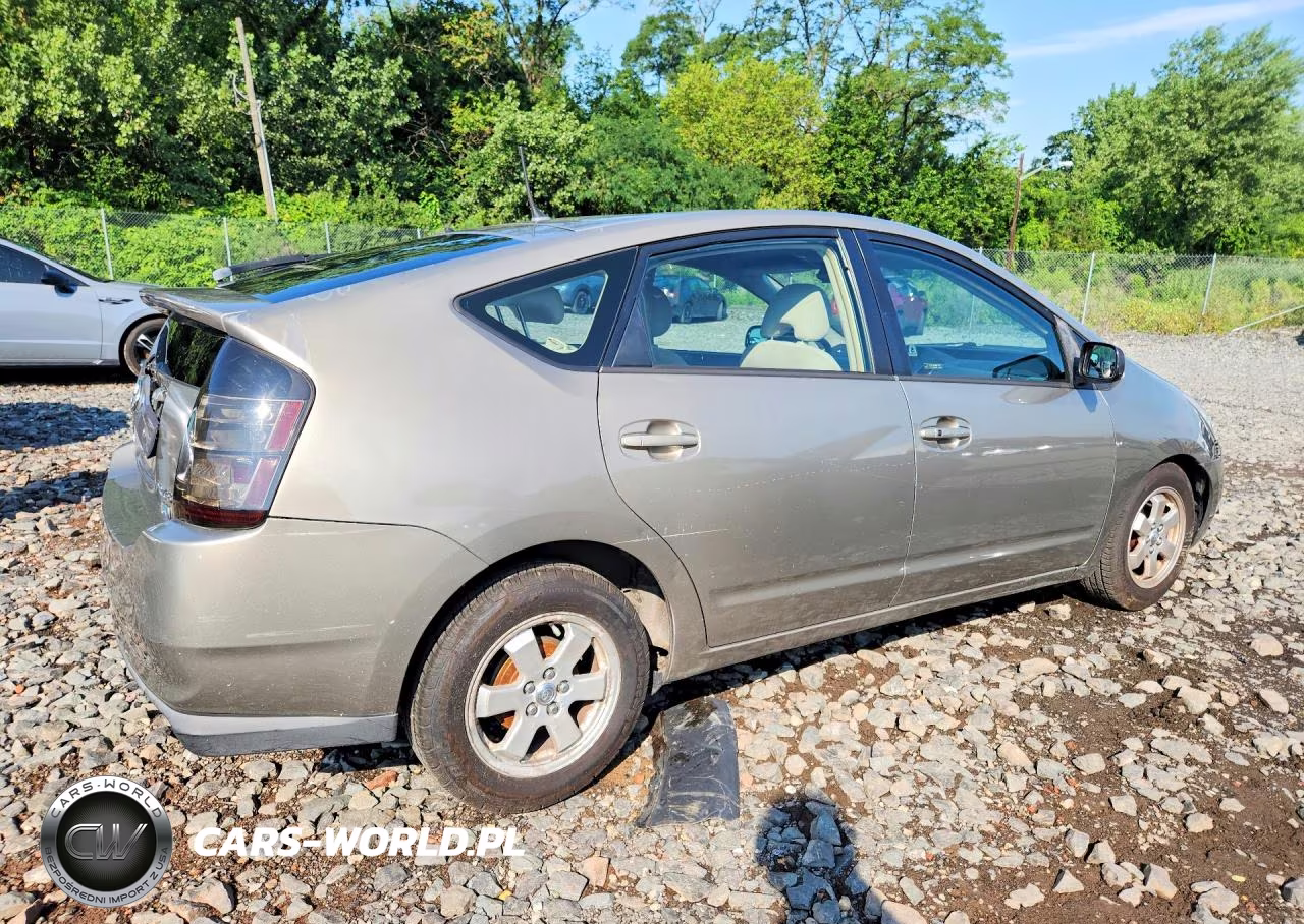2004 Toyota Prius Base VIN:JTDKB20U140028235 - 3