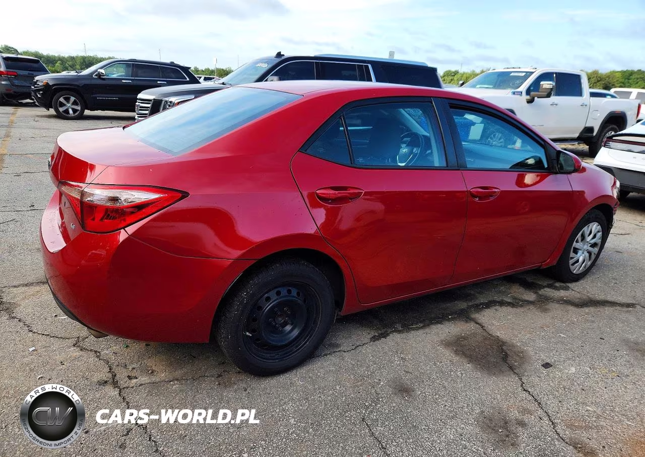 2017 Toyota Corolla Le VIN:5YFBURHE5HP669223 - 3