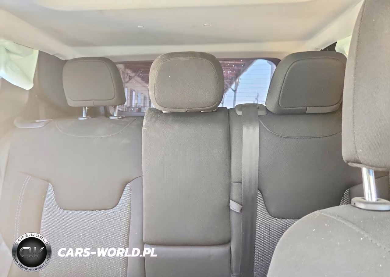 2021 Jeep Renegade Latitude VIN:ZACNJDBB4MPM70215 - 10
