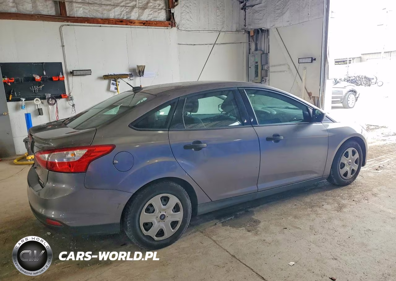 2013 Ford Focus S VIN:1FADP3E23DL143656 - 3