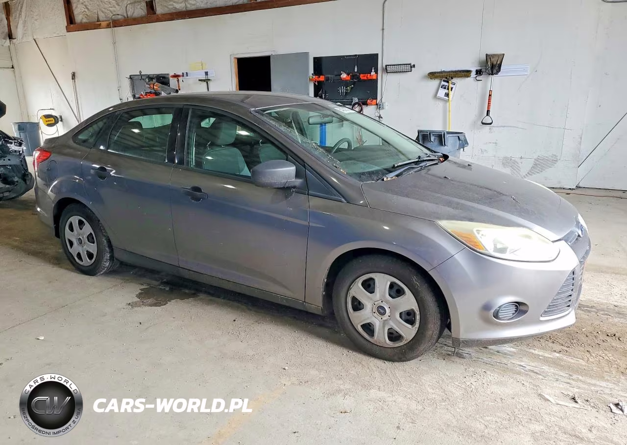 2013 Ford Focus S VIN:1FADP3E23DL143656 - 4