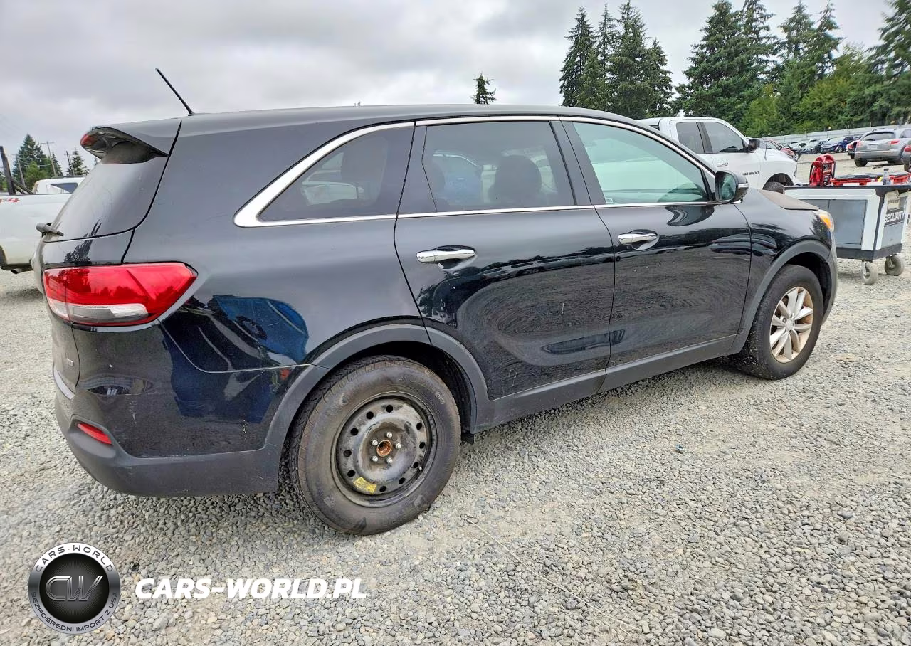 2018 Kia Sorento L VIN:5XYPG4A35JG411139 - 3