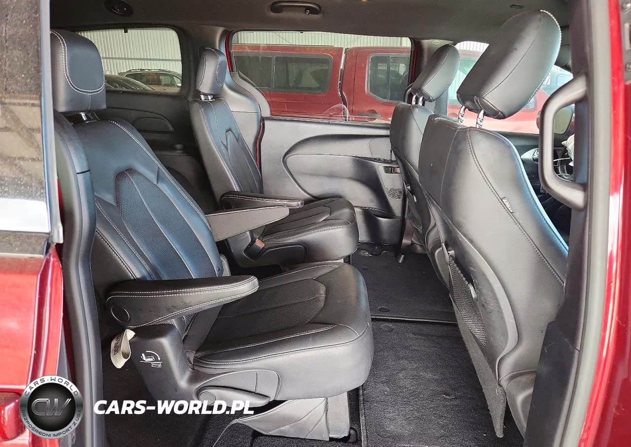 2020 Chrysler Pacifica Touring L VIN:2C4RC1BG3LR113093 - 11