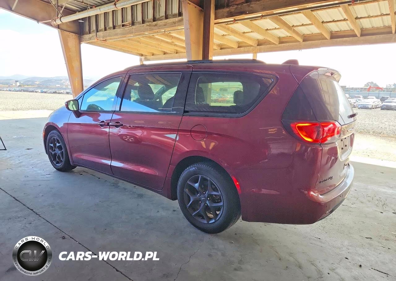 2020 Chrysler Pacifica Touring L VIN:2C4RC1BG3LR113093 - 2