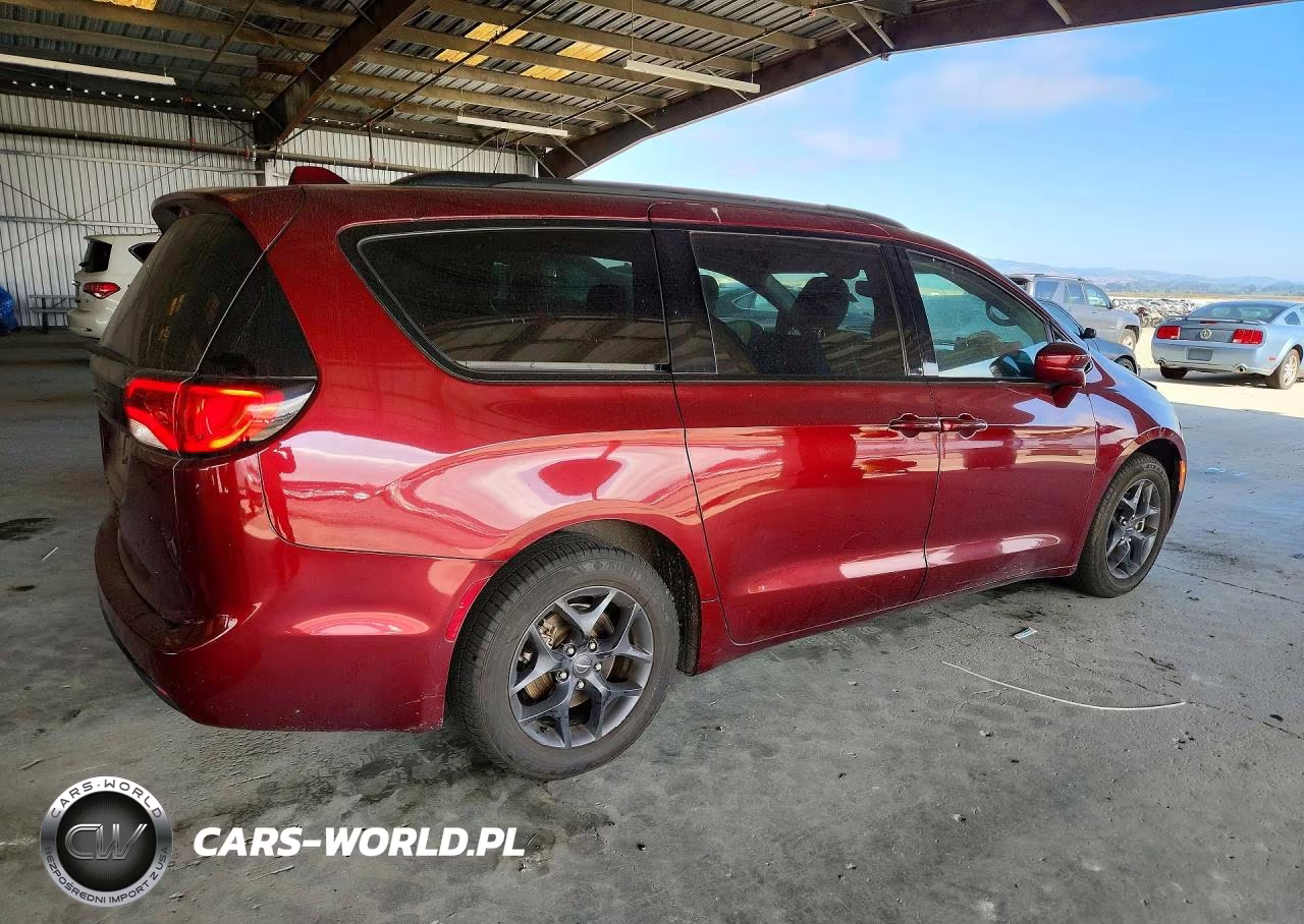 2020 Chrysler Pacifica Touring L VIN:2C4RC1BG3LR113093 - 3