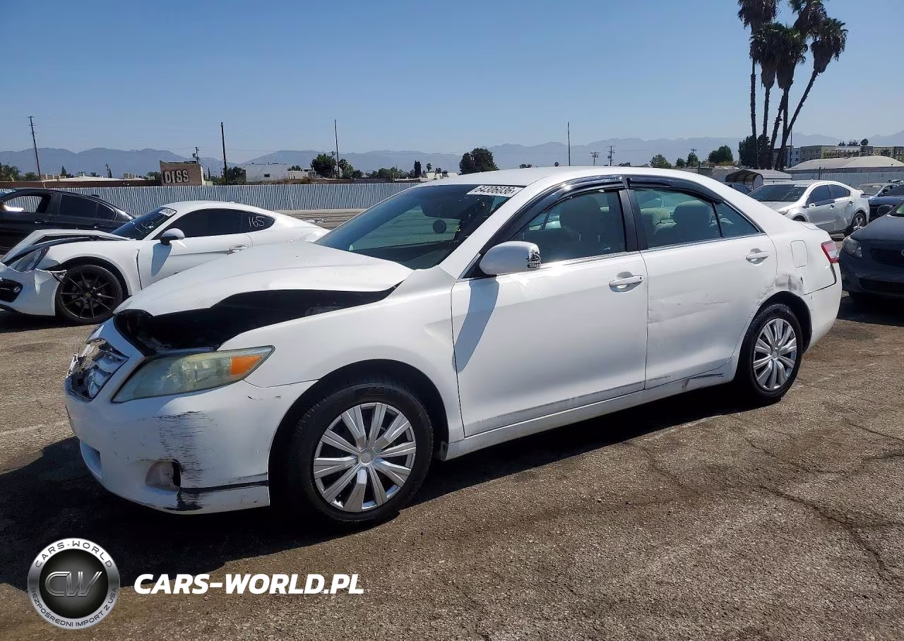2011 Toyota Camry Le – zdjęcie 1 z 12
