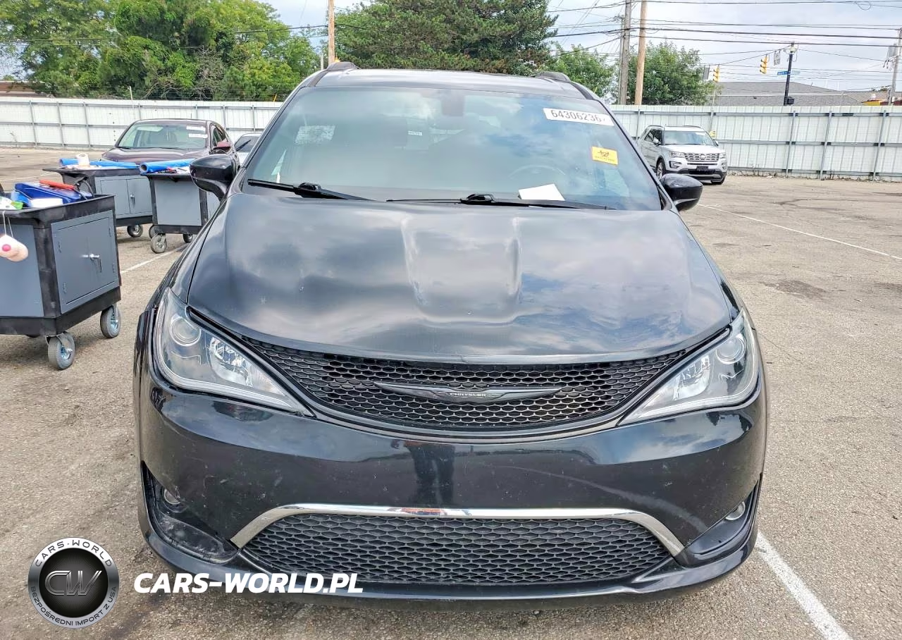 2019 Chrysler Pacifica Touring L Plus VIN:2C4RC1EG9KR699034 - 5
