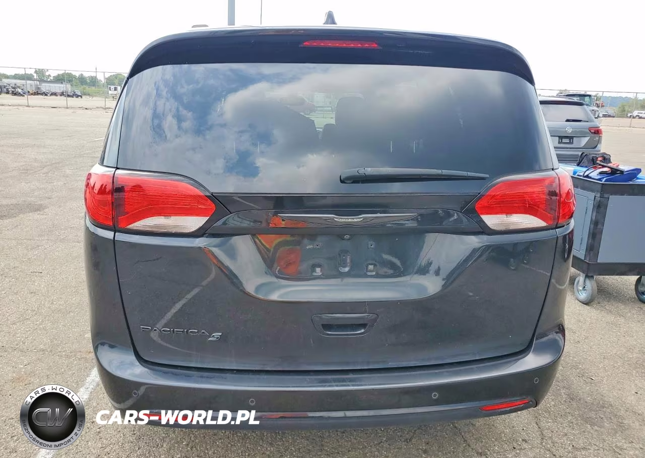 2019 Chrysler Pacifica Touring L Plus VIN:2C4RC1EG9KR699034 - 6