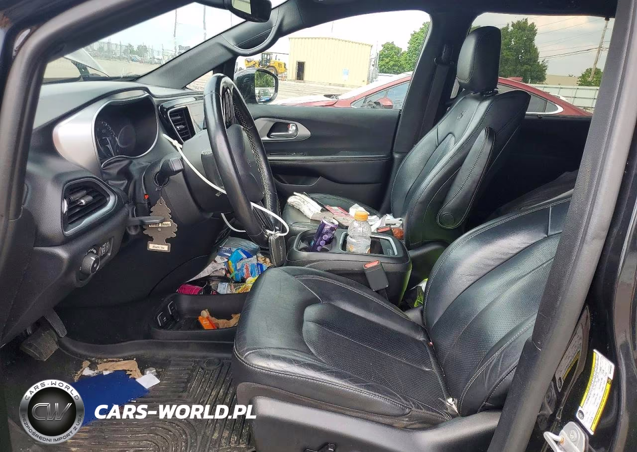 2019 Chrysler Pacifica Touring L Plus VIN:2C4RC1EG9KR699034 - 7