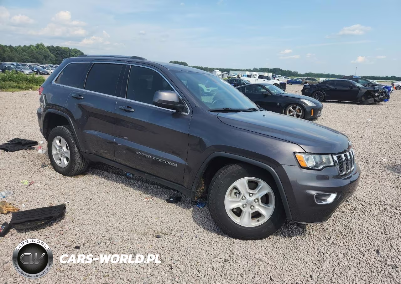 2017 Jeep Grand Cherokee Laredo VIN:1C4RJEAG9HC956164 - 4