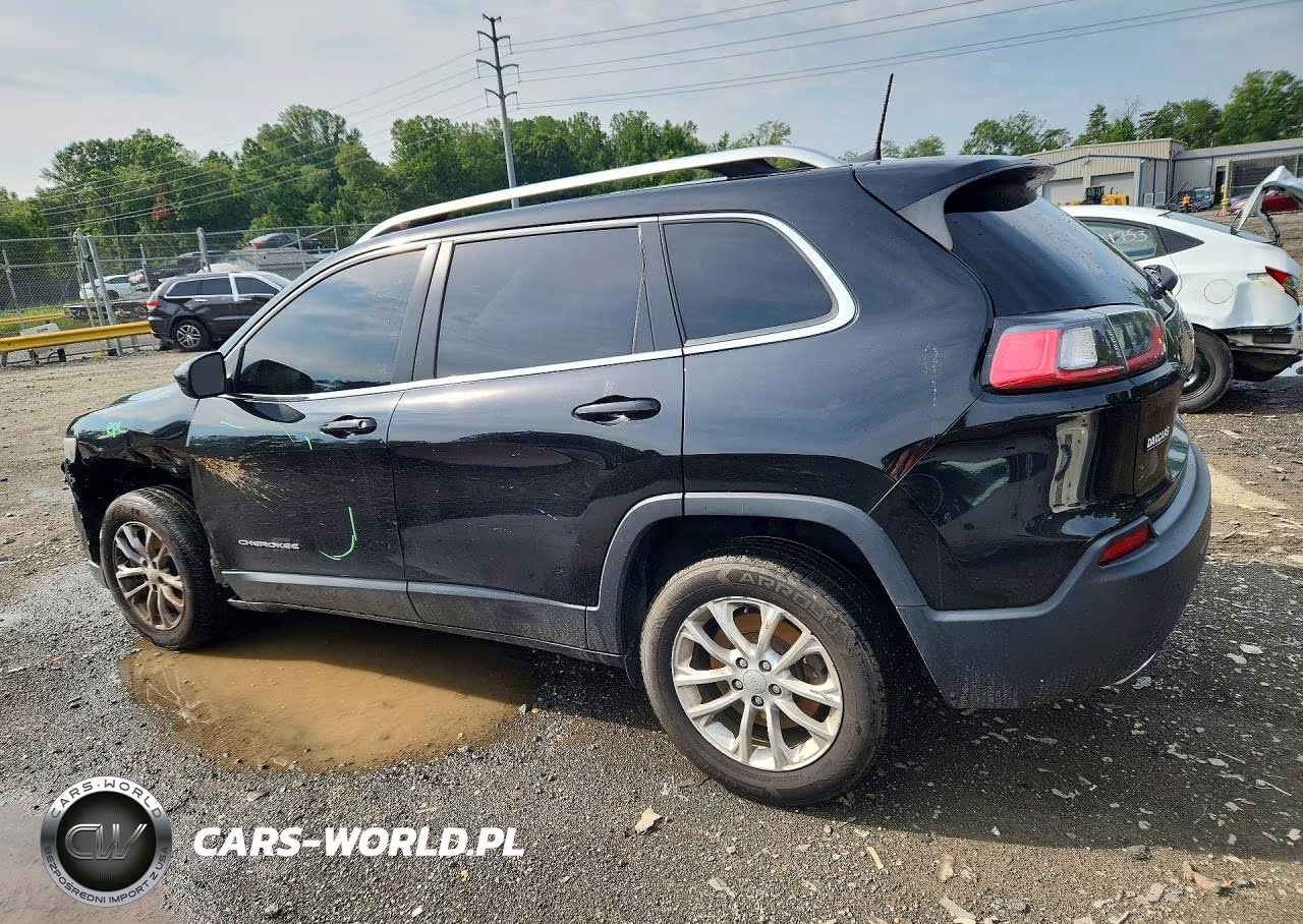 2019 Jeep Cherokee Latitude VIN:1C4PJLCX5KD316723 - 2