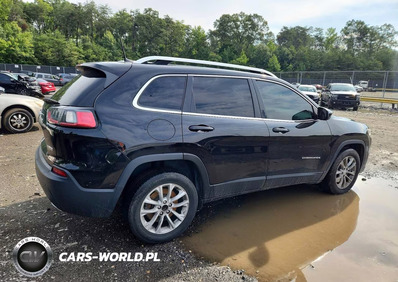 2019 Jeep Cherokee Latitude VIN:1C4PJLCX5KD316723 - 3