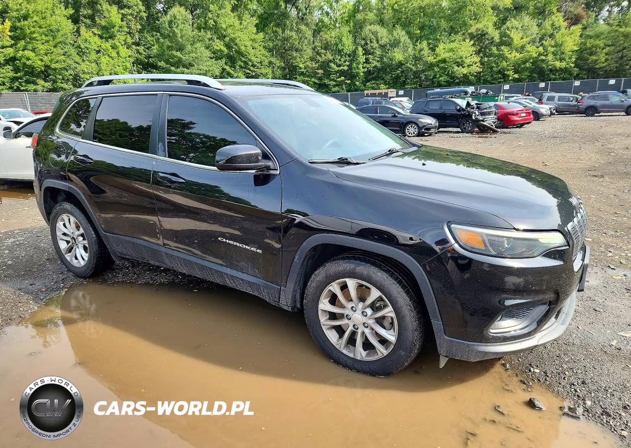 2019 Jeep Cherokee Latitude VIN:1C4PJLCX5KD316723 - 4