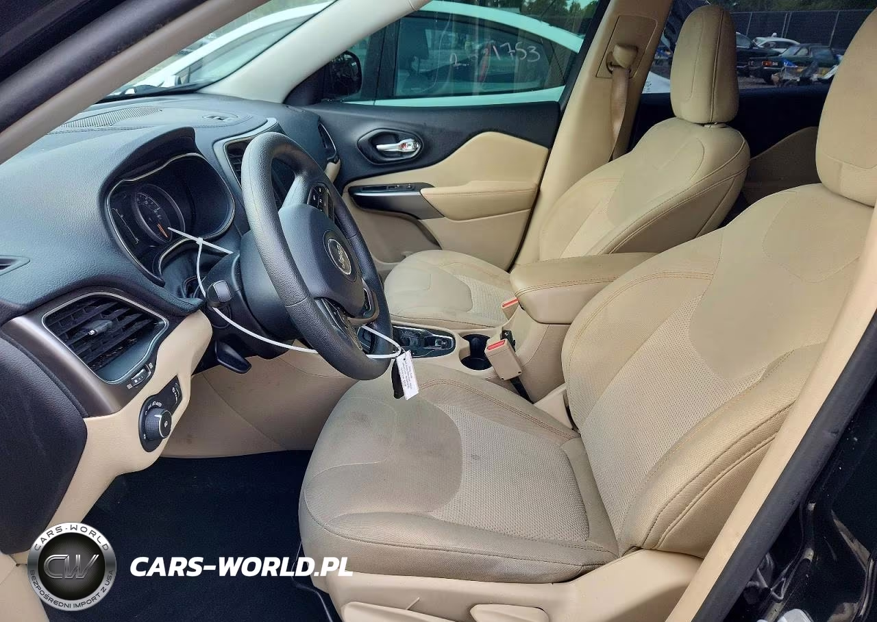 2019 Jeep Cherokee Latitude VIN:1C4PJLCX5KD316723 - 7