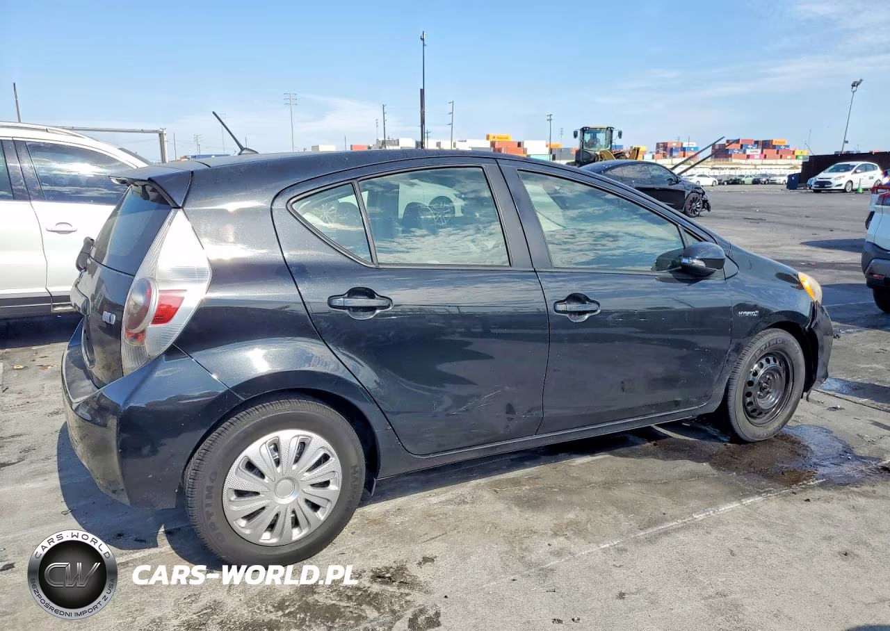 2013 Toyota Prius C One VIN:JTDKDTB32D1550872 - 3