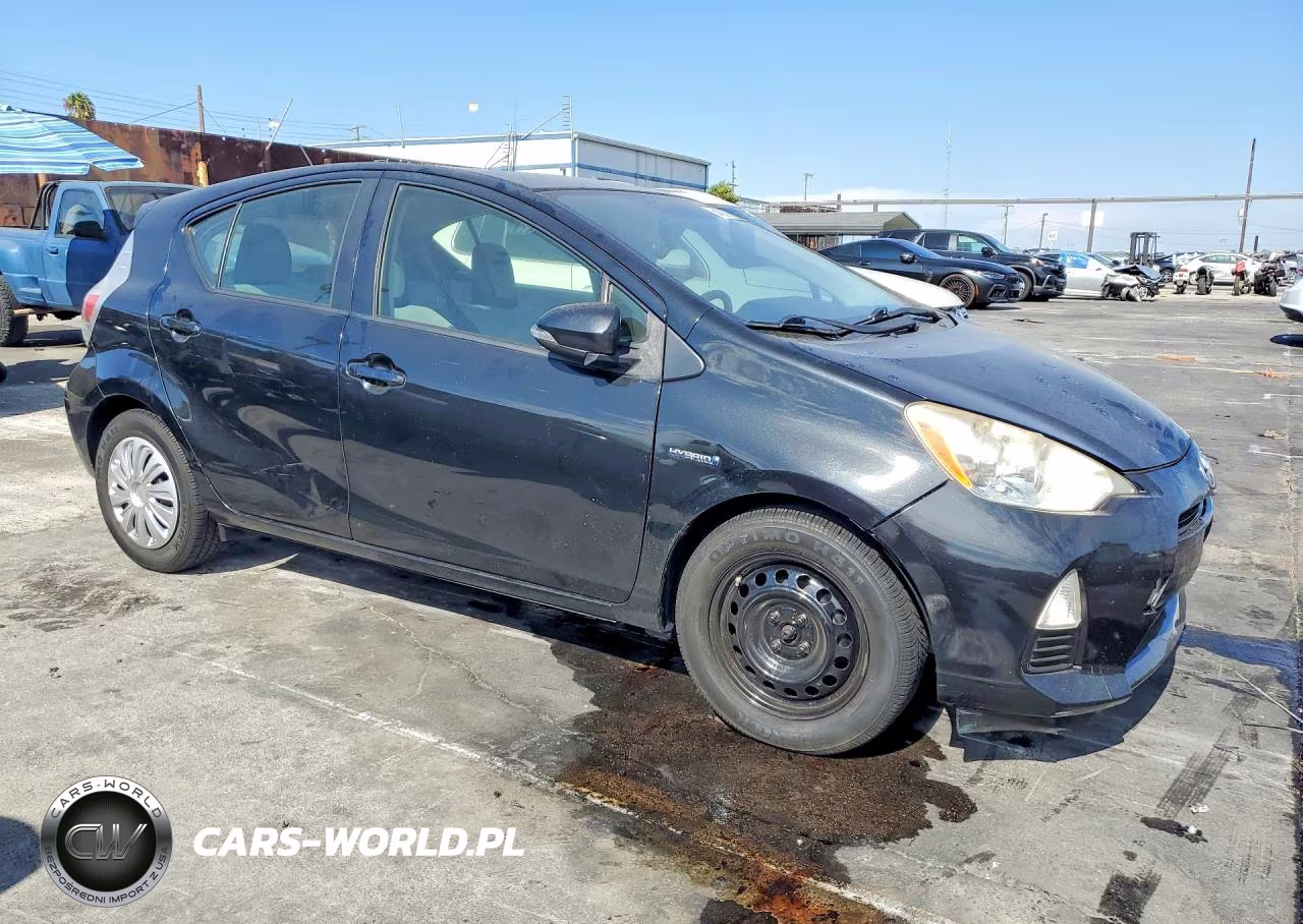 2013 Toyota Prius C One VIN:JTDKDTB32D1550872 - 4