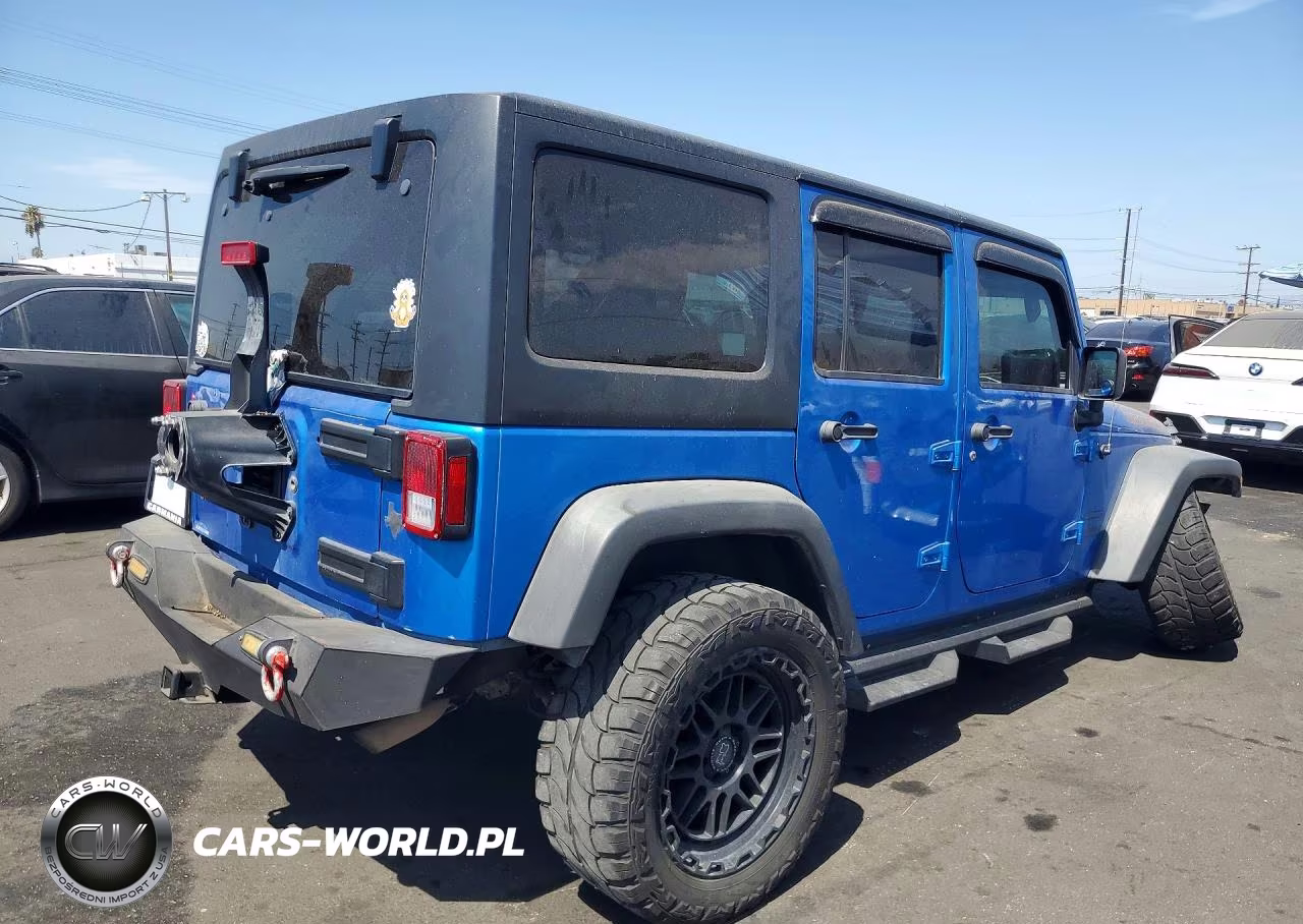 2015 Jeep Wrangler Unlimited Sport VIN:1C4BJWDG9FL570506 - 3