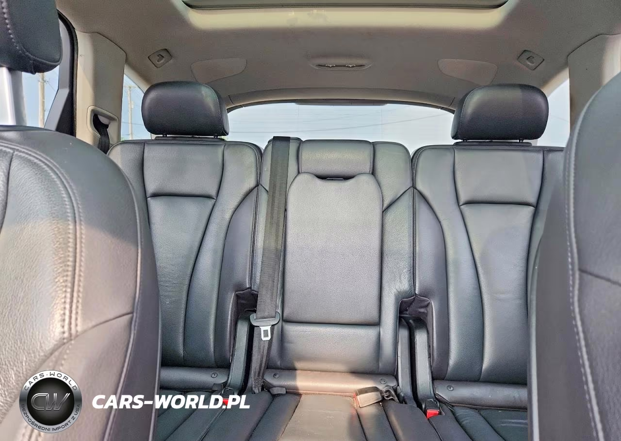 2017 Audi Q7 Premium Plus VIN:WA1LAAF71HD000852 - 10