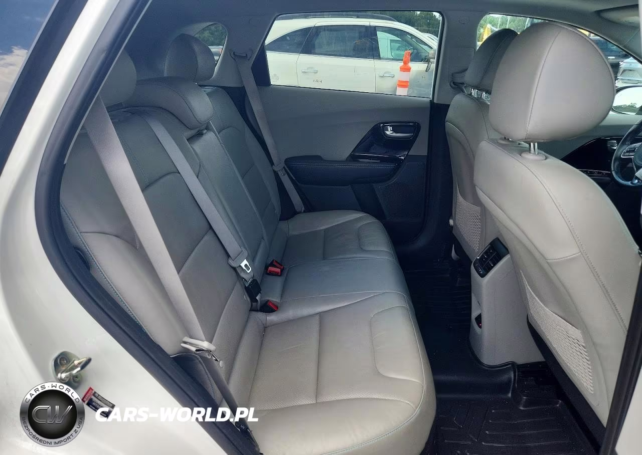 2018 Kia Niro Touring VIN:KNDCE3LC1J5186111 - 11