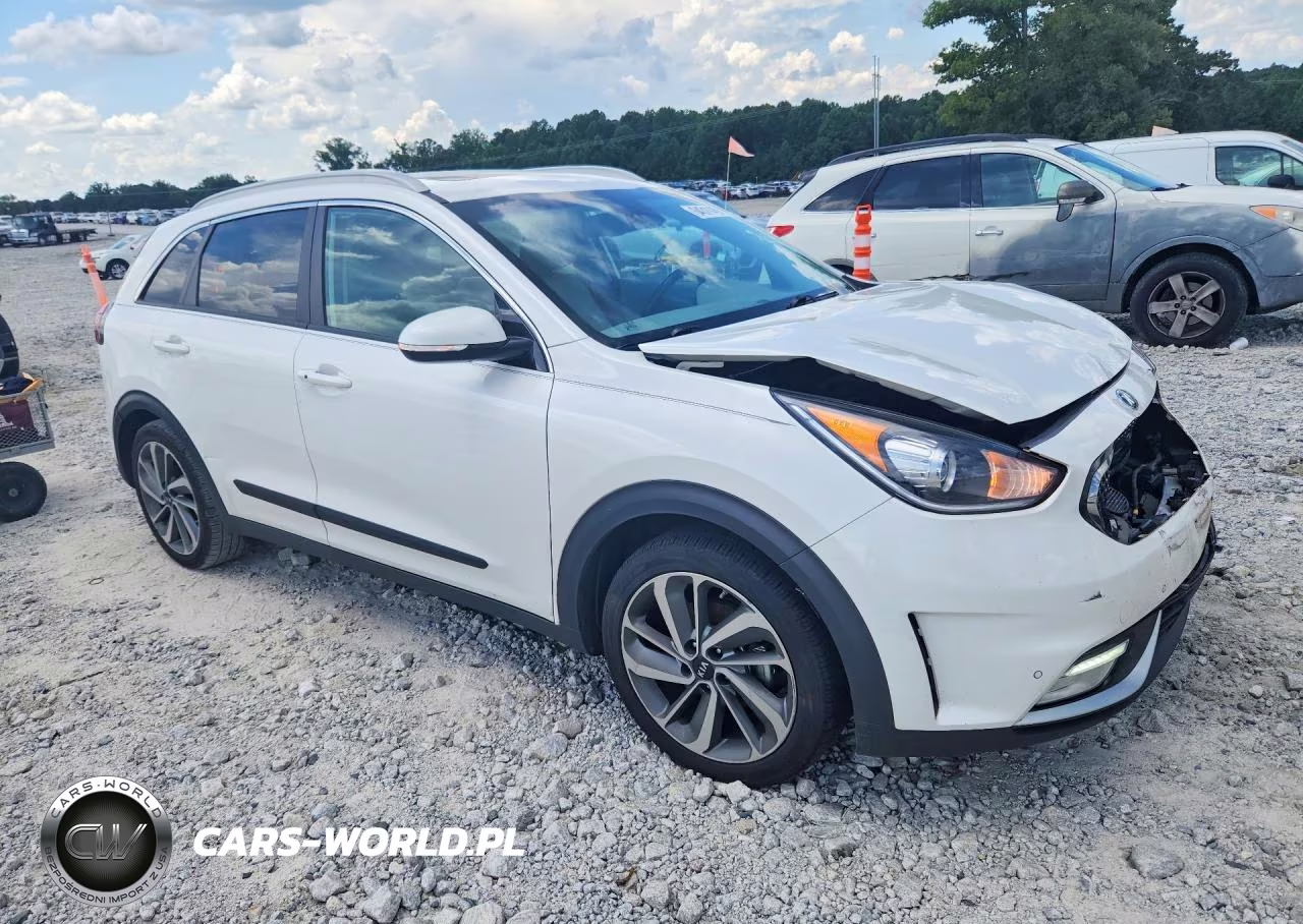 2018 Kia Niro Touring VIN:KNDCE3LC1J5186111 - 4