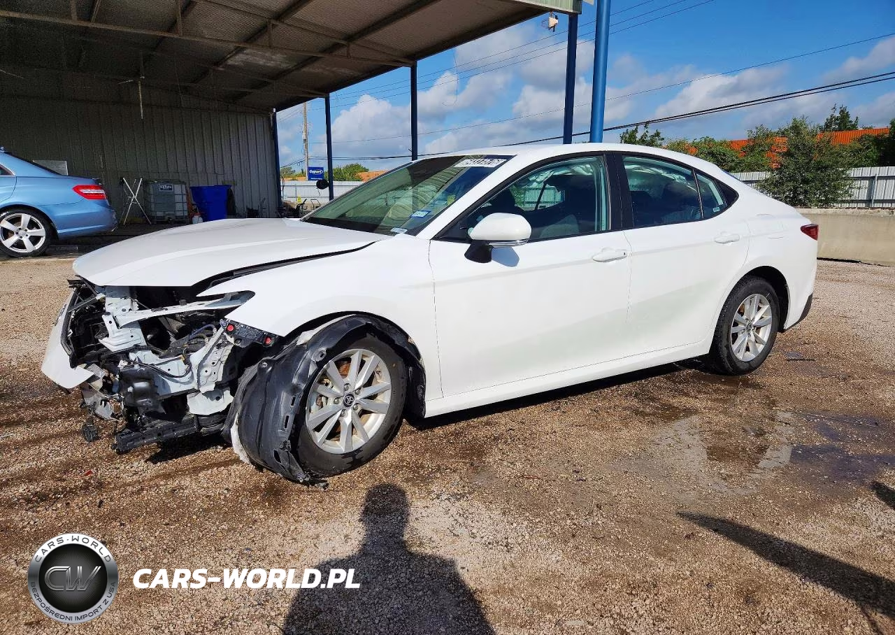 2025 Toyota Camry Le – zdjęcie 1 z 13