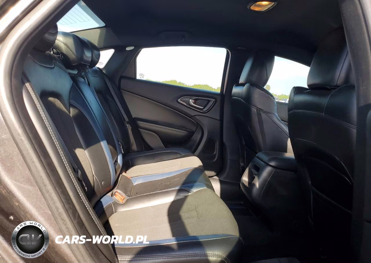 2015 Chrysler 200 S VIN:1C3CCCBG1FN514942 - 10