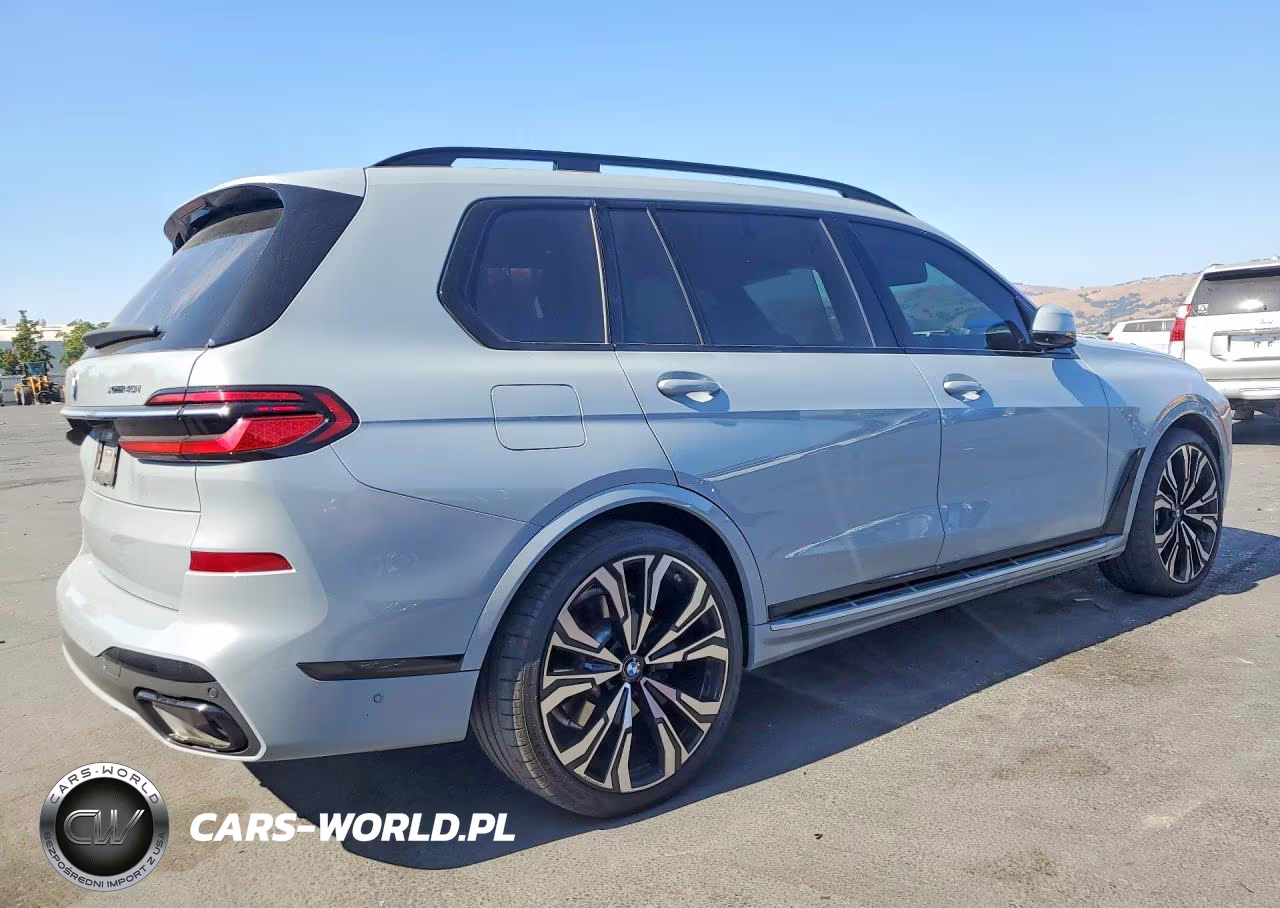 2023 BMW X7 xDrive40I VIN:5UX23EM09P9P65834 - 3