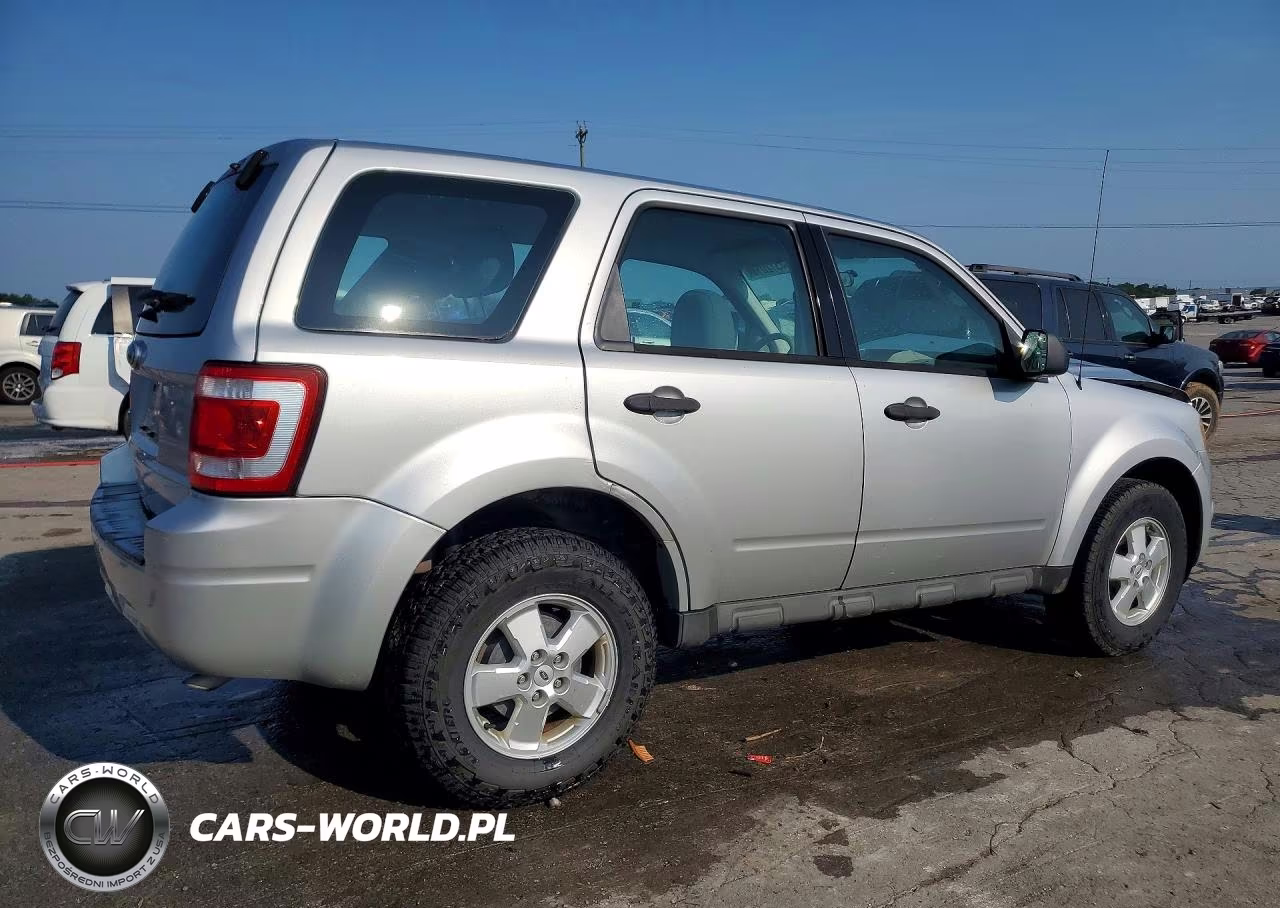 2011 Ford Escape Xls VIN:1FMCU0C75BKC21882 - 3
