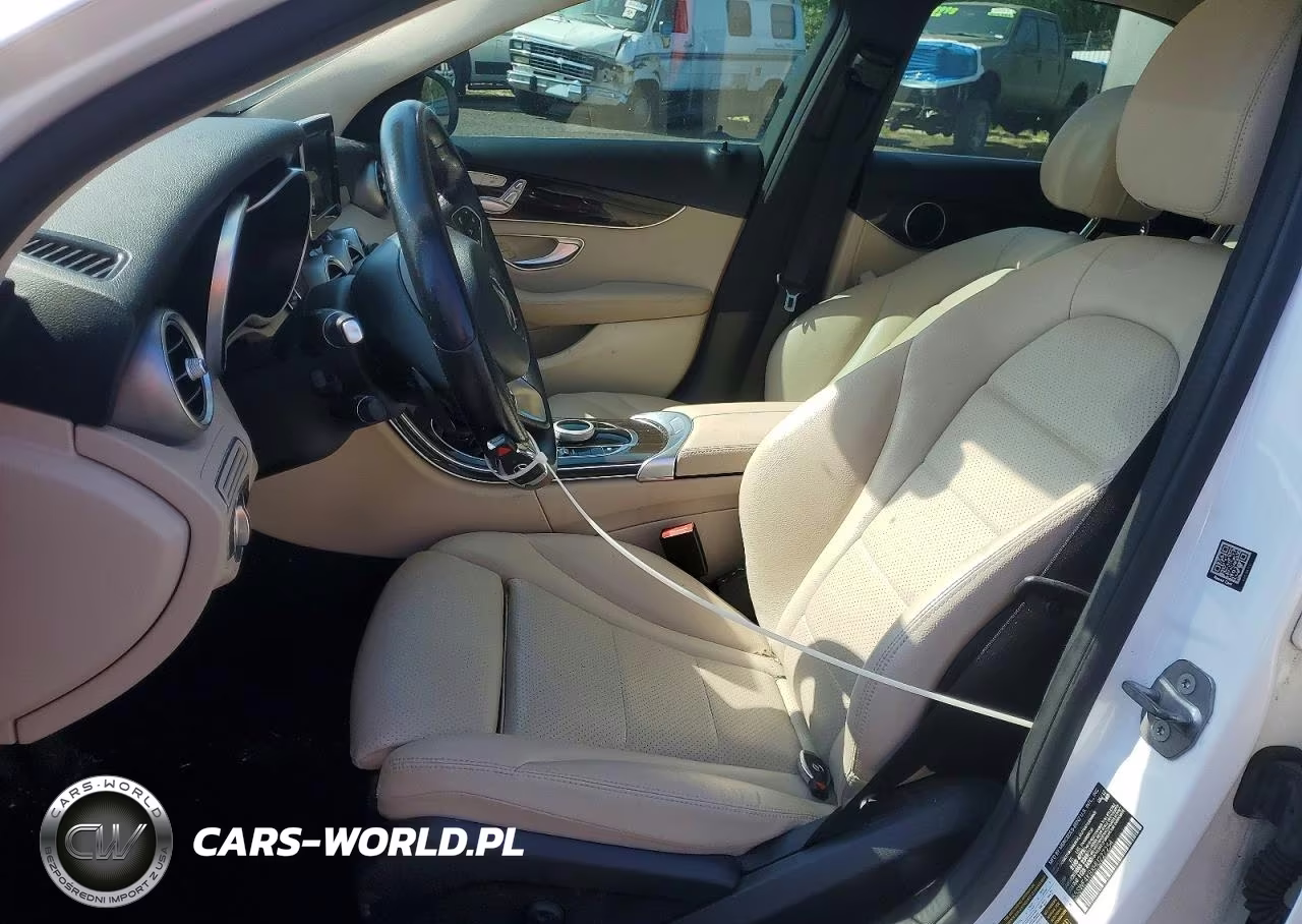 2017 Mercedes-Benz C 300 4Matic VIN:55SWF4KBXHU227254 - 7