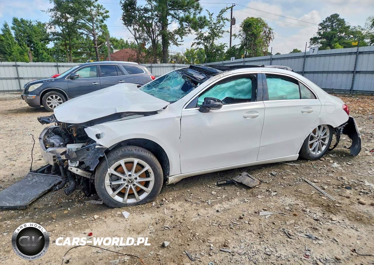 2020 Mercedes-Benz A 220 4Matic VIN:W1K3G4FB3LJ211898 - 1