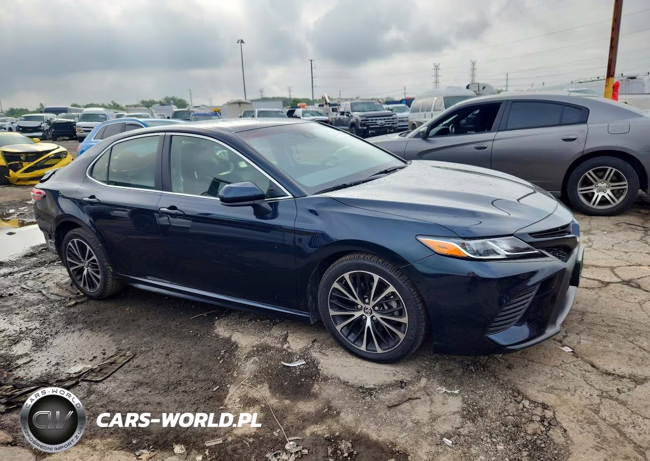2018 Toyota Camry Se VIN:JTNB11HK2J3016133 - 4