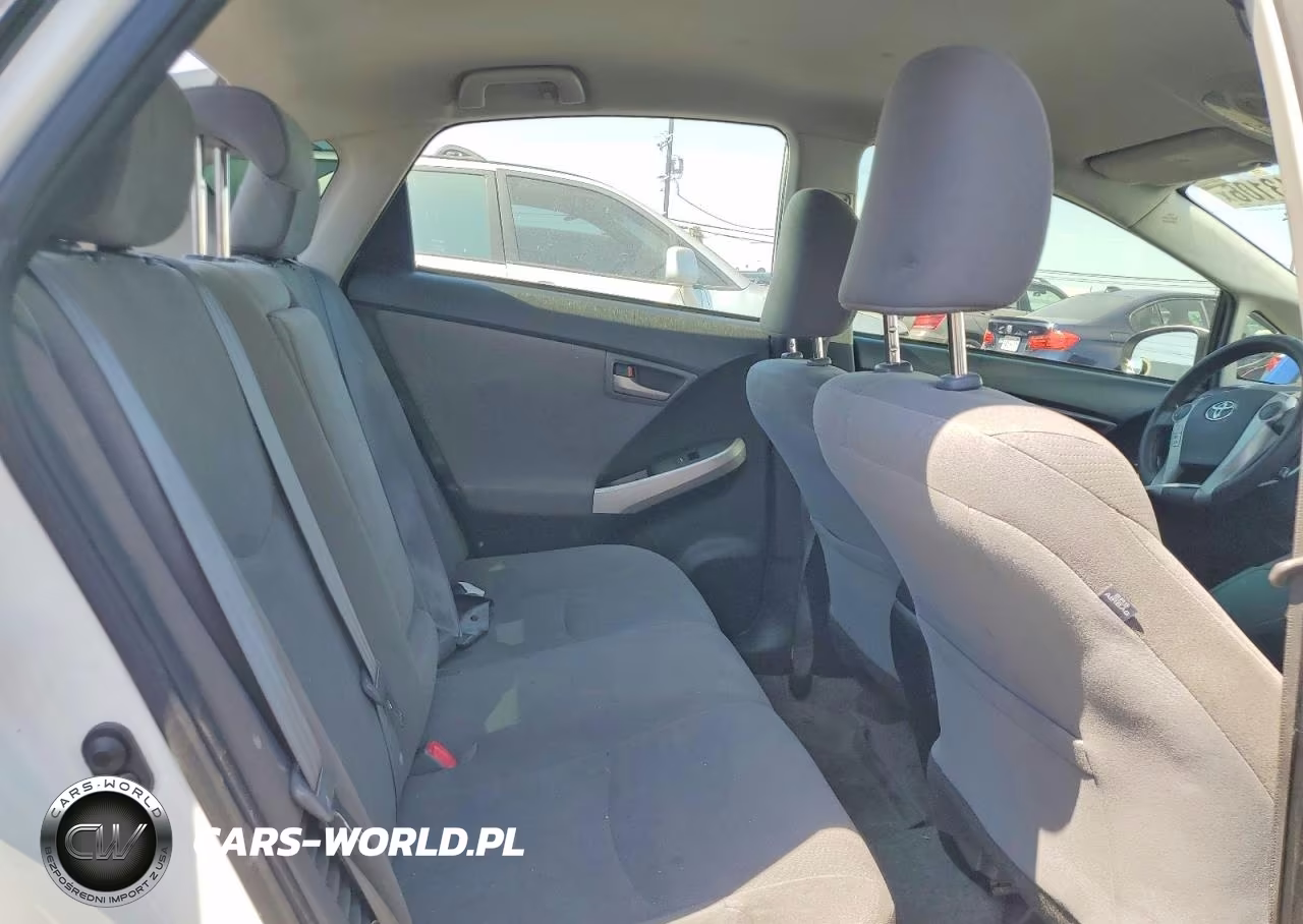 2014 Toyota Prius Three VIN:JTDKN3DU8E1778394 - 10